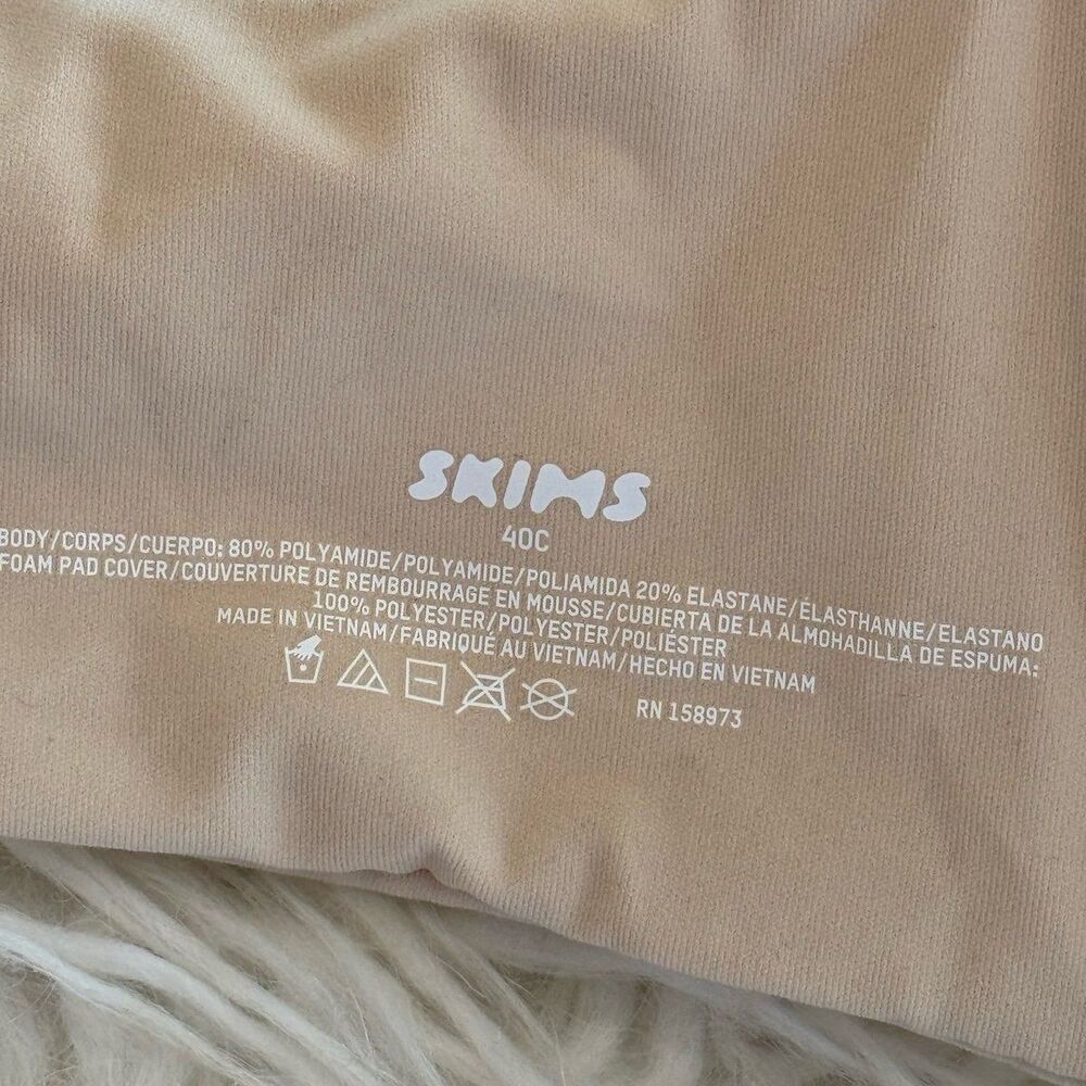 Skims Fits Everybody T-shirt Bra Sand Size 40C - Picture 6 of 6